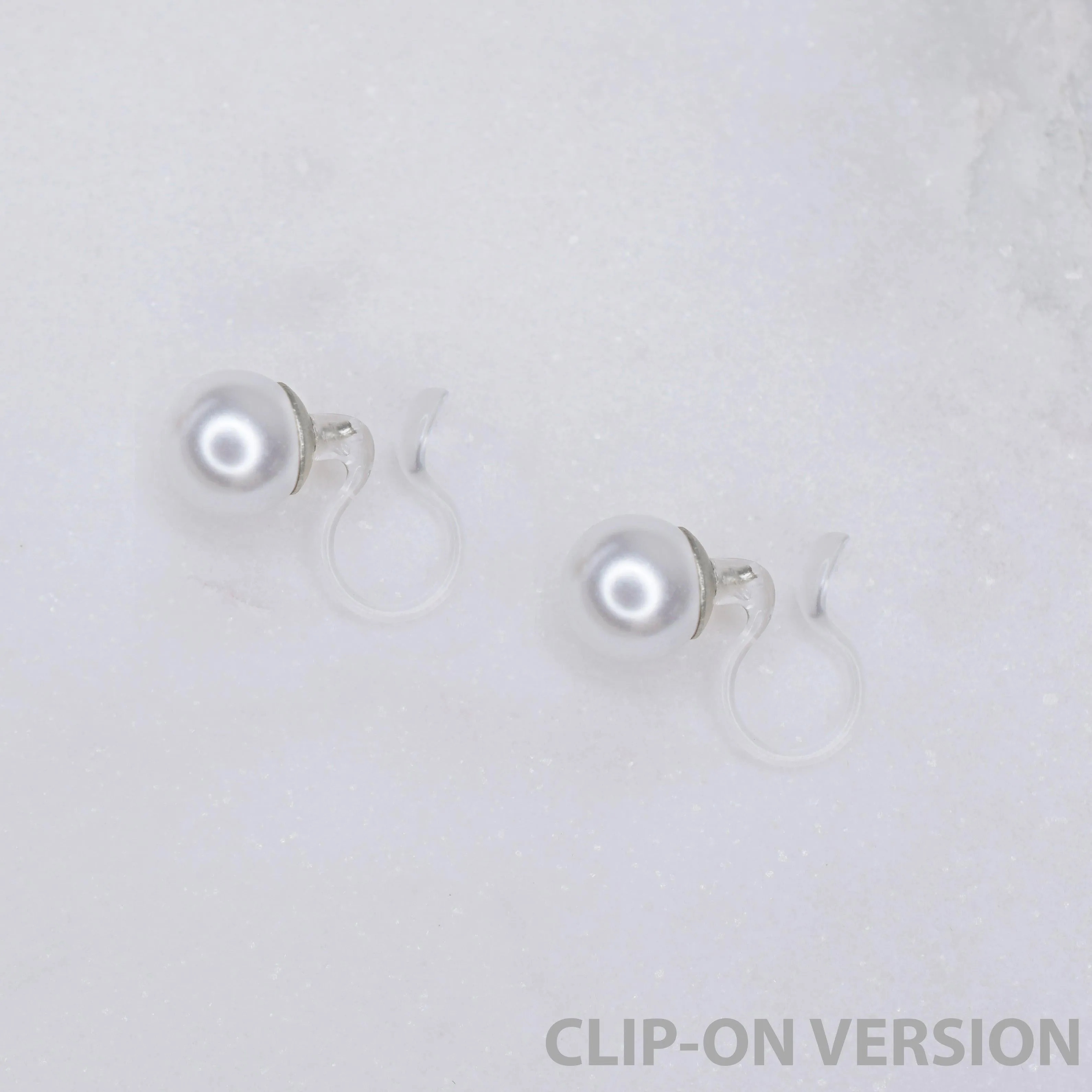 MEDIUM PEARL STUD CLIP-ON EARRINGS IN SILVER